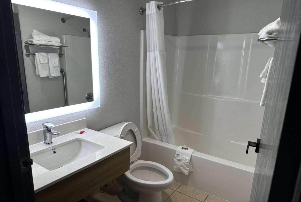 Microtel Inn & Suites By Wyndham Manchester - Newly Renovated Εξωτερικό φωτογραφία
